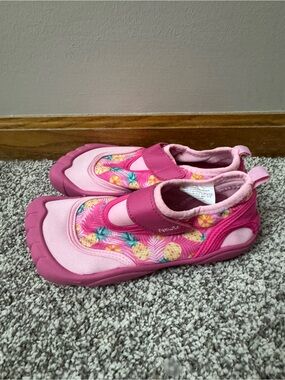 Newtz Pink Pineapple Water Shoes Size 11/12
